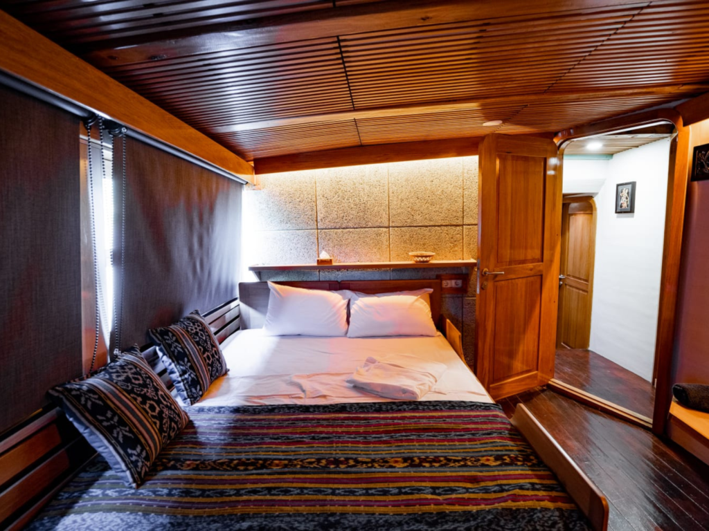 Sehat Elona Luxury Boat