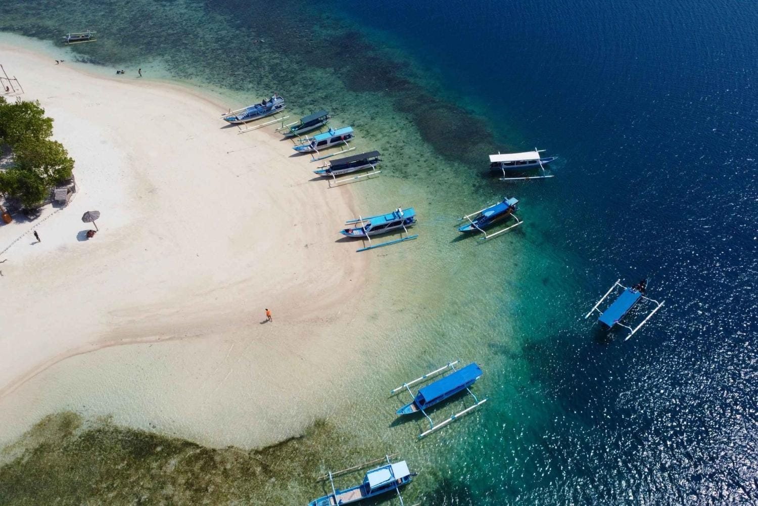 Paket Tour Lombok 4 Hari 3 Malam Paling Recommended 123 Pantai & suasana pulau Gili Sudak