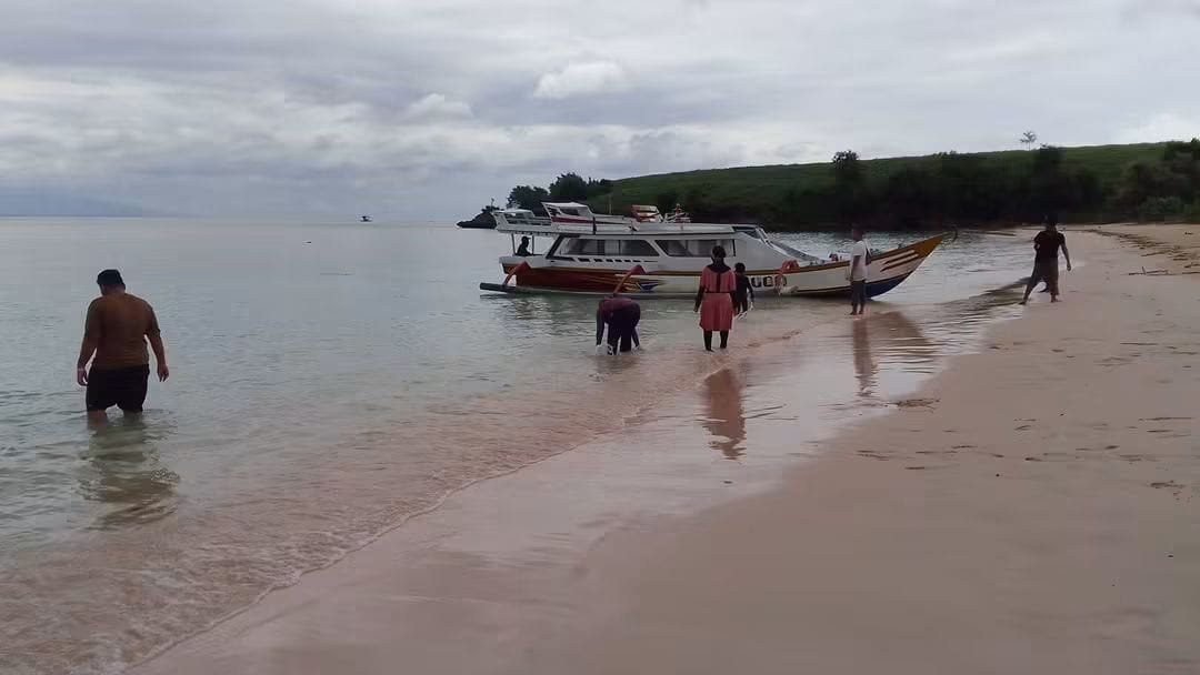 Paket Tour Lombok 4 Hari 3 Malam Paling Recommended 104 Pesisir Pantai Pink